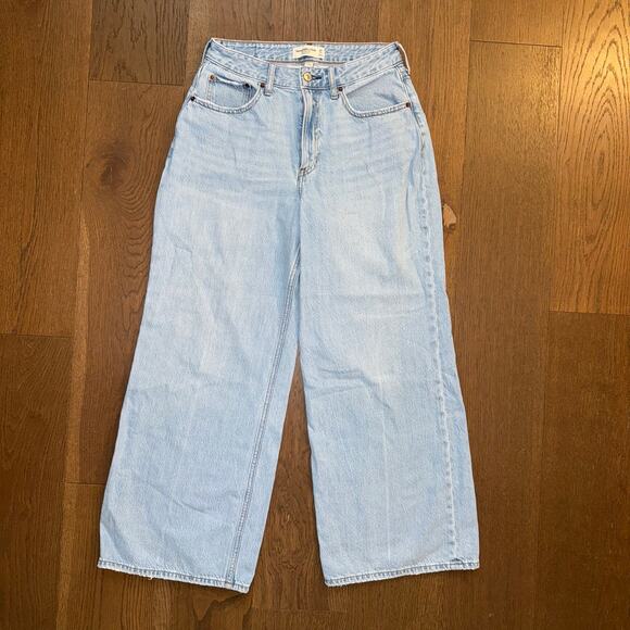 Abercrombie & Fitch Wide Leg High Rise Curve Love Jeans Size 27S - Picture 1 of 3